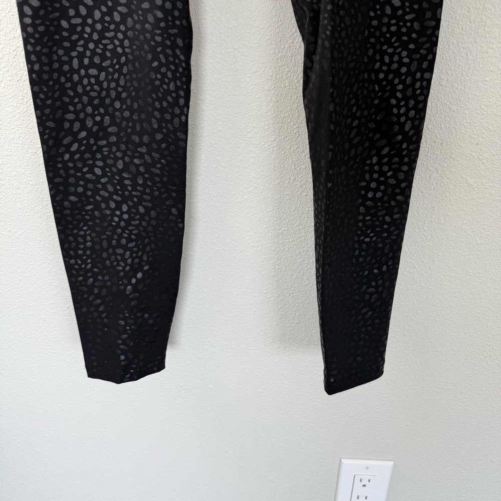 Beyond Yoga Shiny Sportflex High Waisted Midi Legging Black Feline Foil Medium - Picture 5 of 9